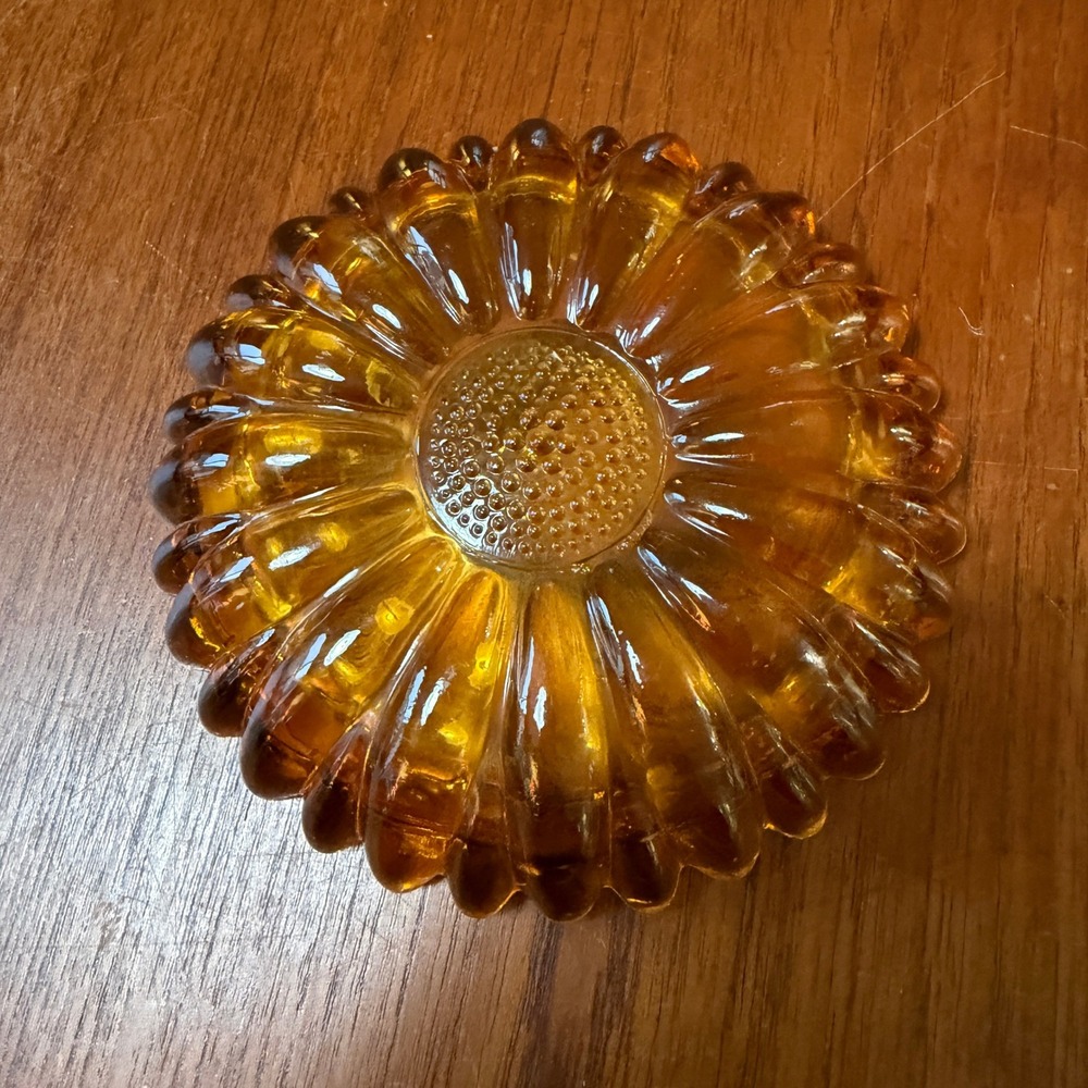 Vintage Amber Glass Sunflower Ashtray Mid Century Modern Trinket Dish 5.25in - Picture 3 of 5